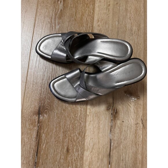 Caressa Size 10M Metallic Silver Strappy Wedge Sandals - Picture 14 of 16